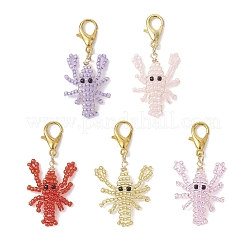 Подвеска в виде креветки из стеклянных бусин.&nbsp;HJEW-MZ00408