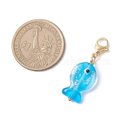 Подвесные украшения из фольгированных бусин ручной работы в виде рыбок&nbsp;HJEW-JM04360