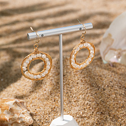 Элегантные латунные плоские круглые серьги с натуральным пресноводным жемчугом OF9331