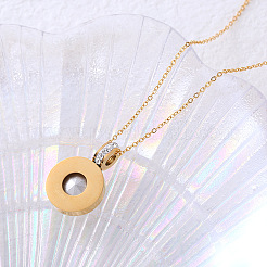 Ожерелья с плоским круглым кулоном из нержавеющей стали с прозрачными кубическими цирконами для женщин XK7072