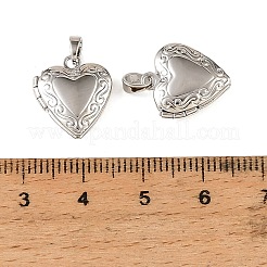 Medaillon-Anhänger aus Messing mit floralem Relief&nbsp;KK-CBA7157-06P
