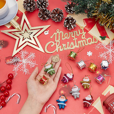 遊び心のあるクリスマス帽子とケーキのアクリル装飾であなたの 