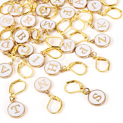 26 шт. плоские круглые с буквой a~z эмалированные подвески-маркеры фиксирующих стежков HJEW-TAC0089