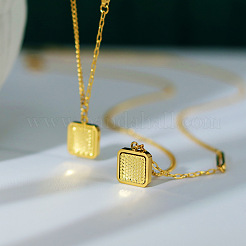 Женские цепочки с текстурированным квадратным кулоном из нержавеющей стали 304.&nbsp;WG76D8C-01