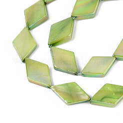 染め天然淡水シェルビーズ連売り  菱形  黄緑  13~16x8.5~10x2~3mm  穴：0.5mm  約26~29個/連  14.96~15.94''（38~40.5センチメートル）&nbsp;SHEL-T020-13E