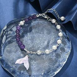 Bracciale con ciondolo a coda di balena in acetato di cellulosa (resina).&nbsp;BJEW-TA00350