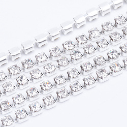 Cadenas de strass Diamante de imitación de bronce, cadenas de la taza del Rhinestone, color plateado, cristal, 2mm, aproximamente 10 yardas / paquete