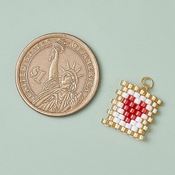 Прямоугольник из бисера с подвесками в виде сердечек PALLOY-MZ00442