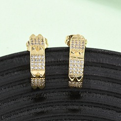 Серьги-гвоздики в форме буквы С из латуни с микропаве из кубических цирконий EJEW-B153-11G