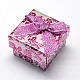 Saint Valentin petite amie présente des paquets des boîtes à bagues carrées en carton CBOX-S010-A03-1