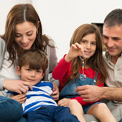 Плоский круглый латунный брелок с древом жизни KEYC-AB00077