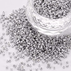 Perlas de cilindro de vidrio, abalorios de la semilla, brillo de colores opacos, agujero redondo, gris claro, 1.5~2x1~2mm, agujero: 0.8 mm, aproximamente 8000 unidades / bolsa, alrededor de 1 libra / bolsa