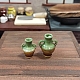 Jarrón de cerámica de 2 tono con adornos en miniatura. BOTT-PW0001-153-3