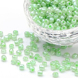 Perles de rocaille en verre, Ceylan, ronde, vert pale, 4mm, Trou: 1.5mm, environ 4500 pcs / livre