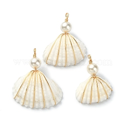 Pendenti avvolti in filo di rame con conchiglia naturale, ciondoli a forma di conchiglia con perle rotonde di perle di conchiglia, oro chiaro, bianco floreale, 25~31x19.5~24x8~8.5mm, Foro: 2.2 mm