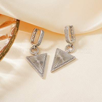 Элегантные треугольные серьги-кольца из латуни с прозрачным кубическим цирконием IH4301-1-1