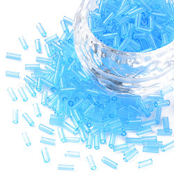 Perles de bugle de verre transparent, trou rond, bleu profond du ciel, 3~8x2mm, Trou: 0.7mm, environ 450g / livre
