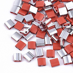 2-hole perline di vetro, colori placcati mezzo platino, quadrato, rosso, 5x4.5~5.5x2~2.5mm, Foro: 0.5~0.8 mm, circa 118pcs/10g