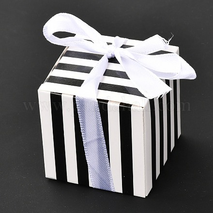 正方形の折りたたみ式クリエイティブペーパーギフトボックス  リボン付きストライプ柄  結婚式のための装飾的なギフトボックス  ホワイト  55x55x55mm CON-P010-C01-1