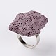 調節可能なナゲット溶岩岩の宝石用原石の指輪  プラチナメッキ真鍮パーツ  紫色のメディア  18mm RJEW-I013-01-1
