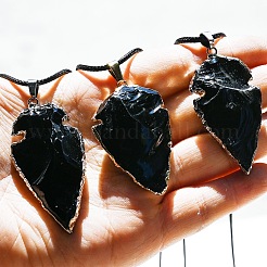Pendentif pointe de flèche en obsidienne noire&nbsp;CV2982-1