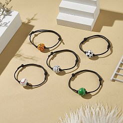 Браслет из окрашенного натурального дерева в спортивную тематику из бисера&nbsp;BJEW-JB09185