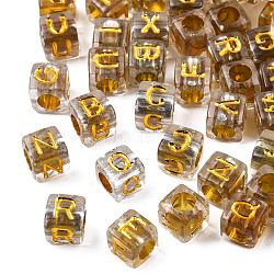 Transparent perles acryliques de placage, trou horizontal, métal enlacée, style alphabet, cube avec une lettre aléatoire a`z, verge d'or, 6x6x6mm, Trou: 3.5mm, environ 2900~3000 pcs/500 g