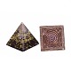 オルゴナイトピラミッド  樹脂ホームディスプレイ装飾  内部に真鍮のパーツと宝石があります  ミックスカラー  47~50x47~50x47~50mm DJEW-L014-D01-2