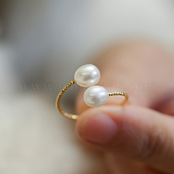 Anelli con polsino in ottone con perle d'acqua dolce naturali ovali&nbsp;WG91F01-01