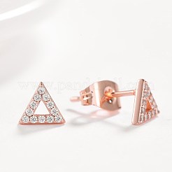 真鍮製マイクロパヴェキュービックジルコニアスタッドピアス  三角形  透明  ローズゴールド  5.5x6.5x1.8mm  ピン：0.7mm&nbsp;EJEW-BB35372-RG