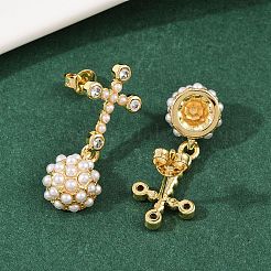 Крест из латуни с микропаве из прозрачных кубических цирконий и полукруглые серьги-гвоздики с подвесками&nbsp;EJEW-L275-05G
