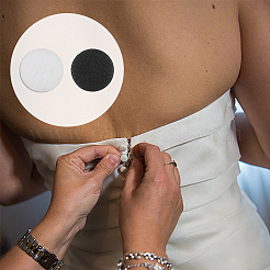 100 шт. 2-х цветная пуговица из АБС-пластика с тремя отверстиями на ножке BUTT-DC0001-01