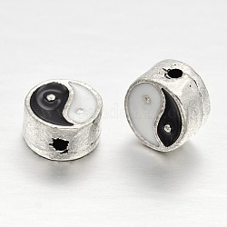 Perle smaltate in lega placcata argento feng shui antigue, piatta e rotonda con yin yang, bianco e nero, 7.5x4mm, Foro: 1 mm