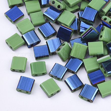 2ホールガラスシードビーズ  ハーフブルーメッキカラー  正方形  薄緑  5x4.5~5.5x2~2.5mm  穴：0.5~0.8mm  約1180個/袋 SEED-S031-L-047-L-1