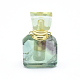 多面的な天然蛍石の開閉可能な香水瓶ペンダント  真鍮のパーツとガラスのエッセンシャルオイルのボトル  30x18x10.5mm  穴：1.2mm  ガラス瓶容量：3ml（0.101液量オンス）  宝石の容量：1ml（0.03液量オンス） G-E556-15A-2