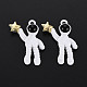 スプレープリント合金ペンダント  ラックめっき  カドミウムフリー＆鉛フリー  ライトゴールド  星と宇宙飛行士  ホワイト  30.5x22x6mm  穴：2mm PALLOY-Q433-039-RS-1