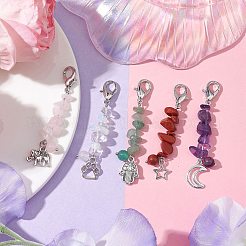 月/星/足跡の合金ペンダント装飾  オパライト、天然ローズクォーツ、レッドジャスパー、グリーンアベンチュリン、アメジストチップビーズ付き  64mm&nbsp;HJEW-JM02151
