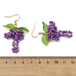 Orecchini pendenti con perline di vetro a forma di intreccio d'uva.&nbsp;EJEW-MZ00731