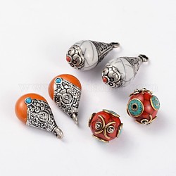 Stile misto di stile tibetano bordano / pendenti, con i risultati turchese e ottone sintetici, colore misto, 16~34x15~17mm, Foro: 2 mm