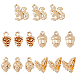 Superfindings 15 pièce 5 styles de breloques en forme de feuille d'écureuil, cônes de conifères dorés, pendentifs en forme de 3D, breloques en laiton brillant pour la fabrication de bijoux, boucles d'oreilles, bracelets, colliers, trou de 1 à 2 mm
