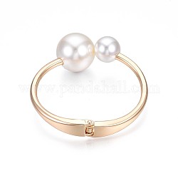 Brazalete abierto con cuentas redondas de perlas de plástico ABS, brazalete grueso de latón con bisagras para mujer, dorado, diámetro interior: 1-3/4x2-3/8 pulgada (4.6x6.1 cm)