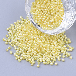 真珠光沢のあるシリンダーシードビーズ  均一サイズ  淡黄色  1.5~2x1~2mm  穴：0.8mm  約4000個/袋  約50 G /袋