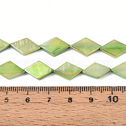 染め天然淡水シェルビーズ連売り  菱形  黄緑  13~16x8.5~10x2~3mm  穴：0.5mm  約26~29個/連  14.96~15.94''（38~40.5センチメートル）&nbsp;SHEL-T020-13E