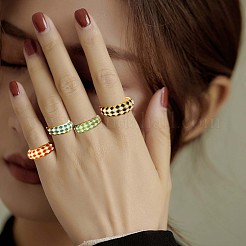 4 個 4 色チェッカーボード エナメル オープン カフ リング  女性のための金メッキ合金スタッカブルリング  ミックスカラー  usサイズ7 3/4(17.9mm)&nbsp;JR856A