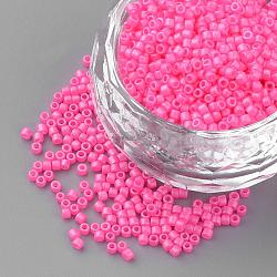 Perles de rocaille de cylindre de peinture de cuisson, taille uniforme, Style mat, rose chaud, 1~1.5x1.5~2mm, Trou: 0.5mm, environ 50 g /sachet , environ 5000 pcs / sachet 