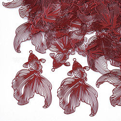 Pendentifs en filigrane en laiton peint à la bombe, embellissements en métal gravé, poisson rouge, rouge foncé, 49x30x0.3mm, Trou: 1.4mm
