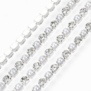 Chaînes en laiton avec strass, avec abs en plastique imitation perle, strass chaînes de tasse, avec bobine, cristal, couleur d'argent, SS6.5(2~2.1mm), 2~2.1mm, environ 10yards / rouleau (9.14m / rouleau)