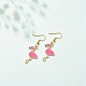 Boucles d'oreilles pendantes flamant rose en émail rose foncé EJEW-JE04969-3