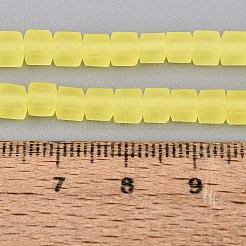 透明なすりガラスビーズ連売り  キューブ  多面カット  シャンパンイエロー  4~4.5x4~4.5x4~4.5mm  穴：1~1.2mm  約97~98個/連  16.14~16.54インチ（41~42cm）&nbsp;GLAA-N072-01A-A20