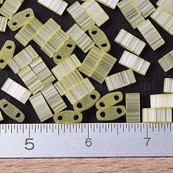 MIYUKIハーフティラビーズ  日本製シードビーズ  2の穴  （htl2554)シルクペールイエロー  5x2.3x1.9mm  穴：0.8mm  約250個/10g&nbsp;X-SEED-J020-HTL2554